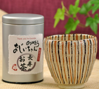煎茶と湯呑み